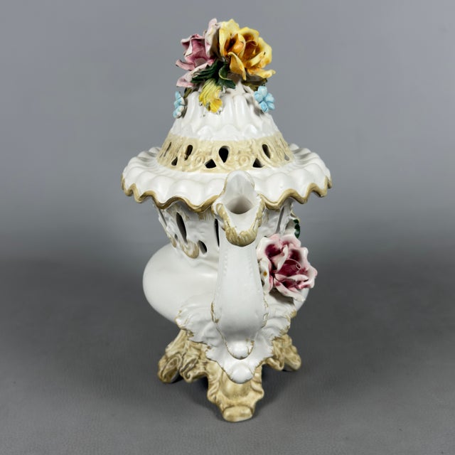Vintage Porcelain Centerpiece Vase with Relief Flowers from Capodimonte, 1960s For Sale - Image 3 of 14