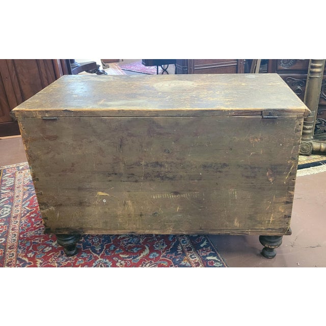 Fine antique early 19th century sponge painted blanket chest in black and mustard. Features smaller size beautiful sponge...