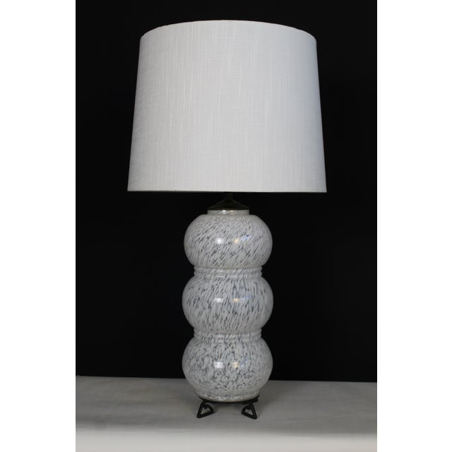 Mid-Century Modern 1950s Mid-Century Modern Sculptural Mezza Murano Style Table Lamp For Sale - Image 3 of 13