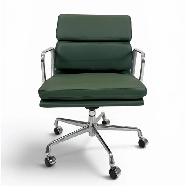 Mid-Century Modern Herman Miller Eames Aluminum Group Soft Pad Management Chair – Green Leather For Sale - Image 3 of 10