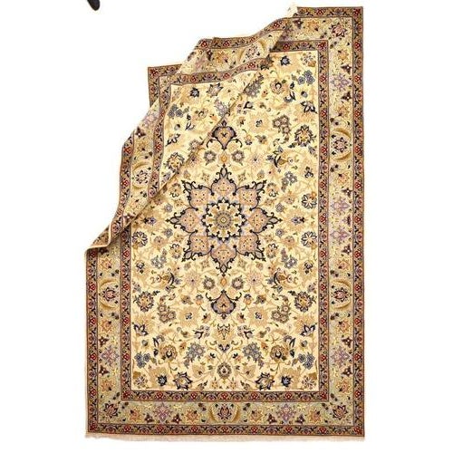 Hand-knotted Najafabad Oriental rug | Knot density: 225.000/m² | Material: Wool (pile), cotton (warp) | Size: 347 x 226 cm...