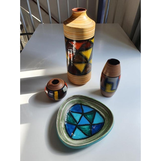 Mid-Century Black, Blue, Orange and Yellow Vetrata Vases and Bowls by Aldo Londi for Bitossi, Italy, Set of 16 For Sale - Image 11 of 18