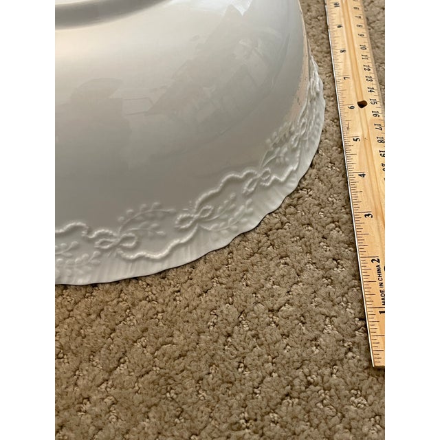 Wedgwood 1990s Ralph Lauren "Claire" by Wedgwood — 45-Piece White China Set (Made in England) For Sale - Image 4 of 11
