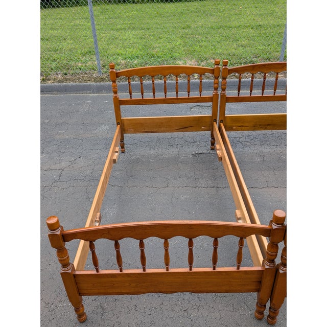 Elevate your bedroom with this exquisite pair of Stickley American Colonial twin-size spindle beds. Meticulously crafted...