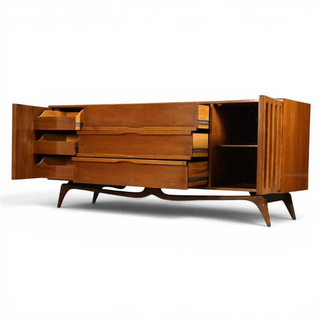 Tobago Vintage Mid Century Modern Lowboy Dresser C. 1960s, Attributed For Sale - Image 11 of 14