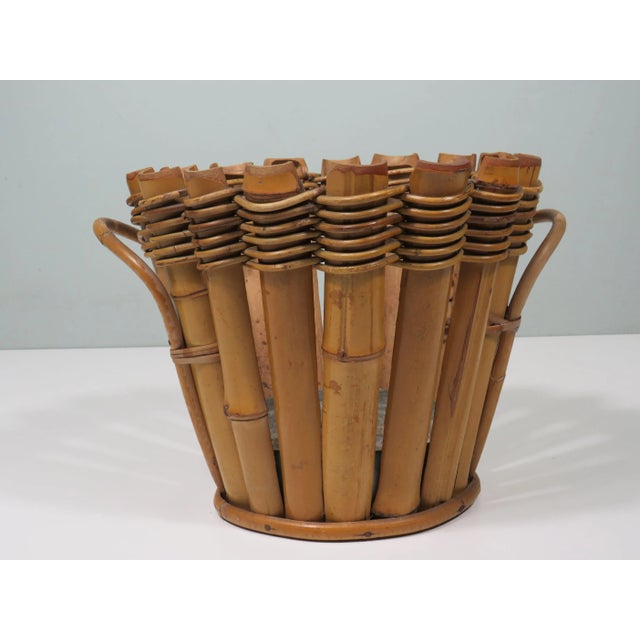 This sturdy cache pot has 2 handles and is equipped with the original zinc inner container. A pot can be used with a...