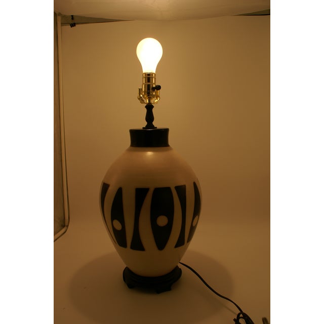 Ivory Late 20th Century Black & Ivory Geometric Chulucanas Pottery Lamp – Handcrafted Peruvian Art Inca Style For Sale - Image 8 of 8