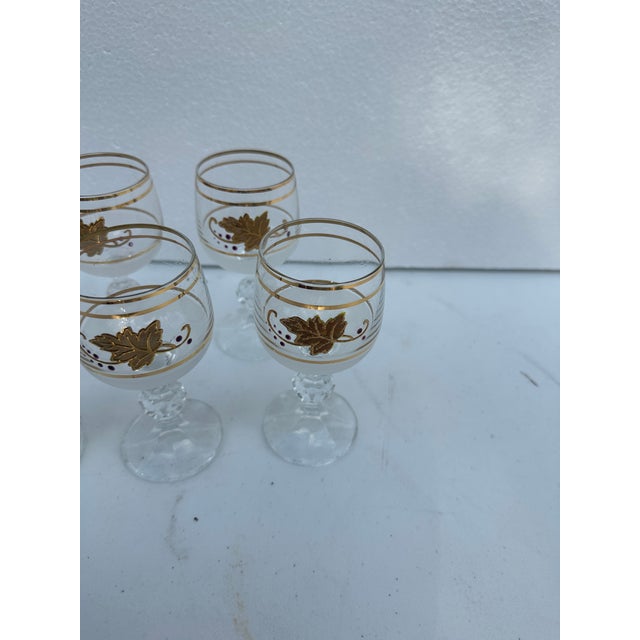1970s Collection of Gold Painted Glasses With Leaf Details- Set of 8 For Sale In Atlanta - Image 6 of 9