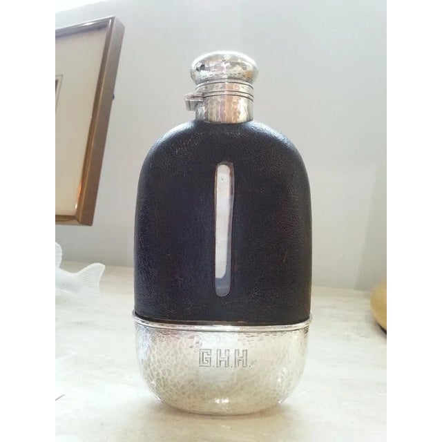 This stylish English Art Deco hip flask is the perfect piece for your jaunts in the woods, lakeside or the ski slopes. The...