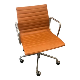 Eames® Aluminum Group Management Chair With Pneumatic Lift For Sale