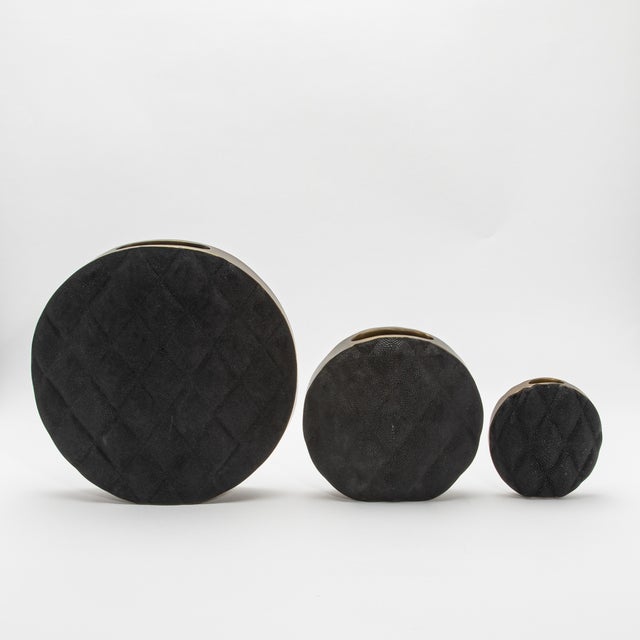 Modern Quilted Vase in Black Shagreen With Brass Details by Kifu Paris For Sale - Image 9 of 11