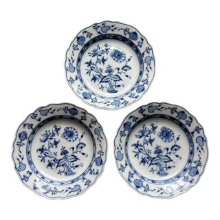 Late 19th Century Antique Carl Teichert Meissen Blue Onion Serving Bowls - Set of 3 For Sale