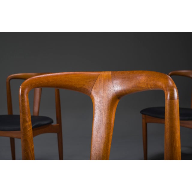 Juliane Dining Chairs in Teak and Black Leather by Johannes Andersen for Uldum Møbelfabrik, Denmark, 1960s, Set of 6 For Sale - Image 12 of 18