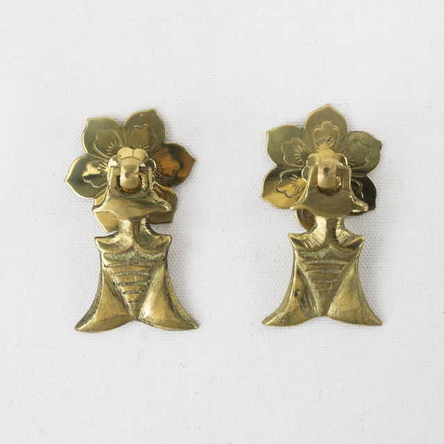 Pair of Vintage Brass Cabinet Drop Pulls With Blossom Motif and Stylized Form For Sale - Image 4 of 4