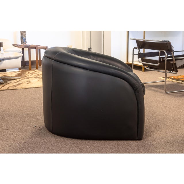 Late 20th Century Pair of Custom Made Classic Gallery Black Leather Vintage Modern Club Chairs For Sale - Image 5 of 9