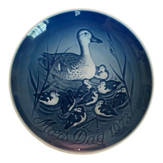 1973 Vintage Bing and Grondahl Porcelain Mother's Day Duck With Ducklings Plate For Sale