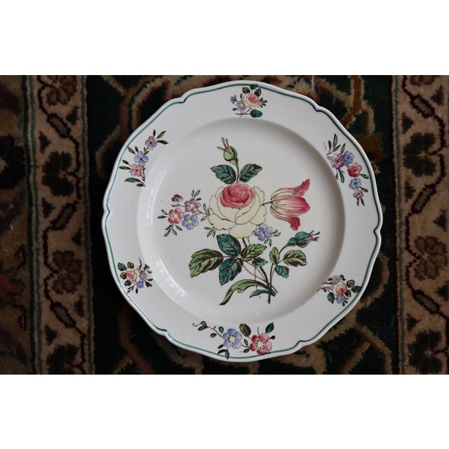 Vintage Wedgwood Etruria English Floral Creamware Salad Plates With Scalloped Green Rims — Set of Four For Sale - Image 12 of 18