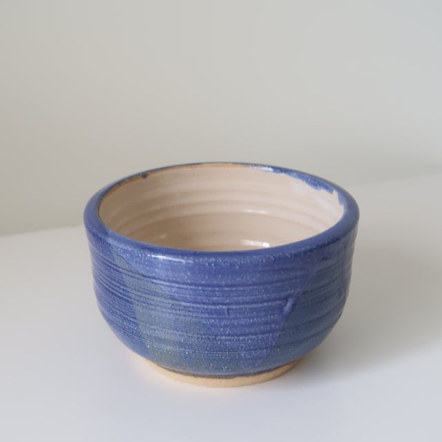 Signed Wabi Sabi Studio Pottery Bowl in Deep Periwinkle Blue Glaze & Wheel-Thrown Texture For Sale - Image 9 of 15