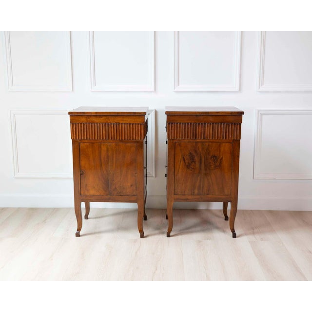 Pair of Italian 18th Century Walnut Bedside Chests with Carved Fluted Drawers For Sale - Image 10 of 11