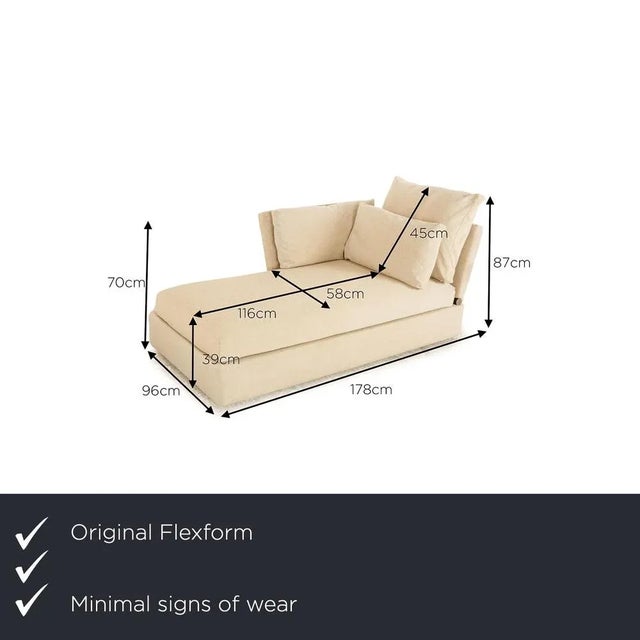 The Sunny lounger from Flexform is covered with a beige fabric and is floor-level. It impresses with its simple, timeless...