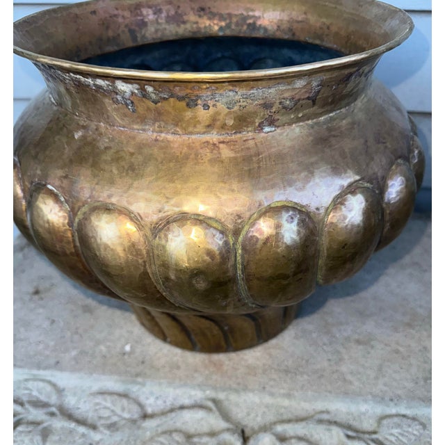 1960s Mid-Century Italian Hammered Brass Swirl Jardinière by Egidio Casagrande - Model 1010 For Sale - Image 5 of 12