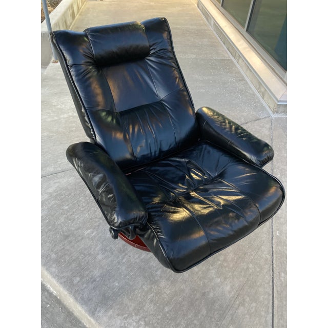 Black 1980s Danish Modern Leather Lounge Chair Manner of Hjellegjerde For Sale - Image 8 of 13