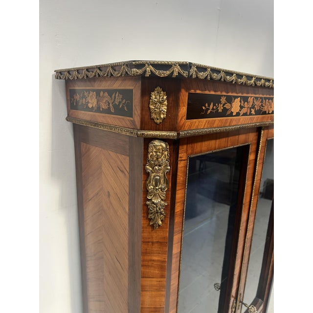 19th Century Napoleon III Display Cabinet in Veneer and Marquetry For Sale - Image 4 of 18
