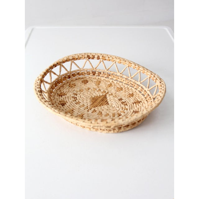 Mid 20th Century Vintage Woven Raffia Basket Tray For Sale - Image 5 of 14
