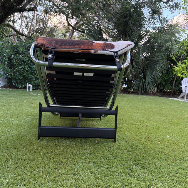 Le Corbusier Vintage, Great Condition! Le Corbusier Attributed Cow Hide Chaise: Lc4 For Sale - Image 4 of 8