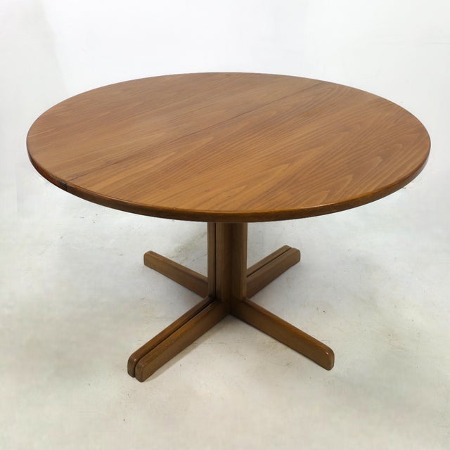 1970s Vintage Chairs in Velours and Table from Thonet, 1970s, Set of 7 For Sale - Image 5 of 12