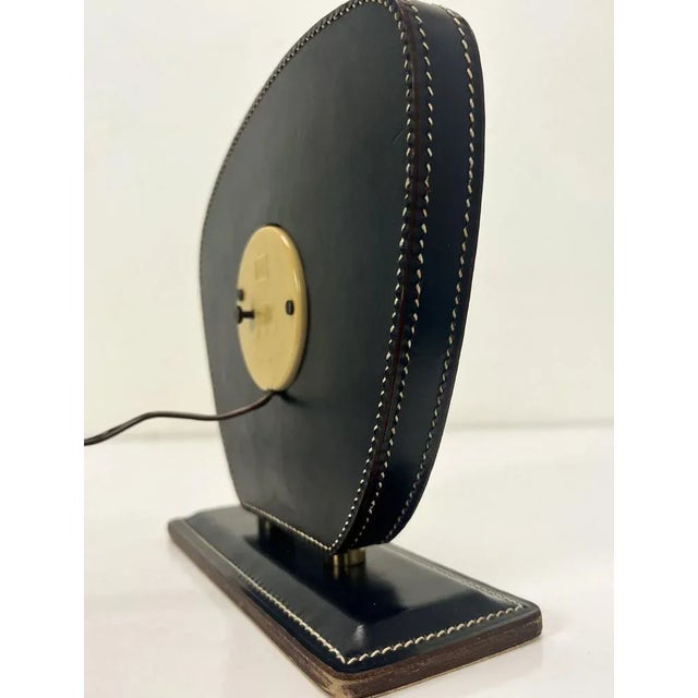 Animal Skin Leather Table Clock attributed to Jacques Adnet, 1950s For Sale - Image 7 of 9