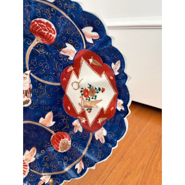 Imari Porcelain Late 19th Century Meiji Period Large Imari Platter With a Cat For Sale - Image 4 of 12