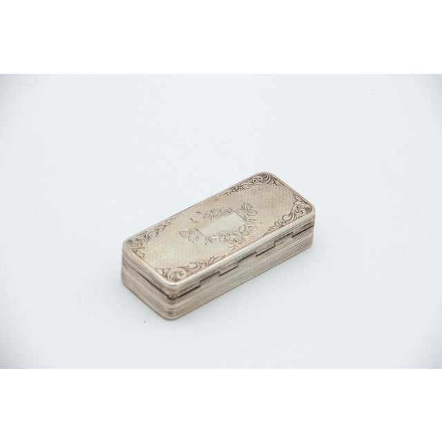 Rectangular Shaped Snuff Box with Hinged Lid, in Good conditions.
