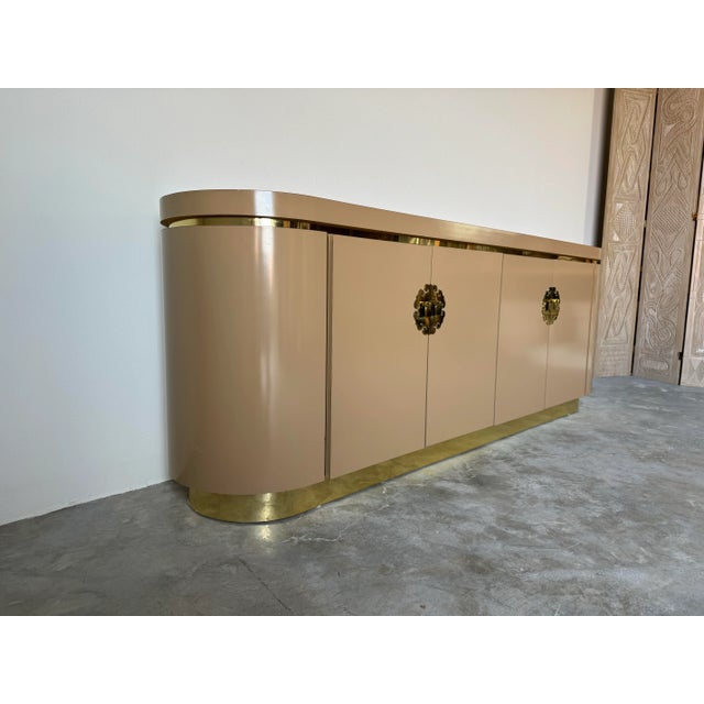 Asian Vintage Mastercraft Asian - Style Brown Laminate Sideboard With Brass Hardware For Sale - Image 3 of 12