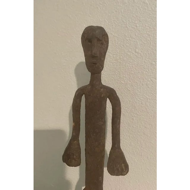 Abstract Tall Metal Standing Dogan Tribe Style Figure of Forged Iron, 15.5” High For Sale - Image 3 of 6