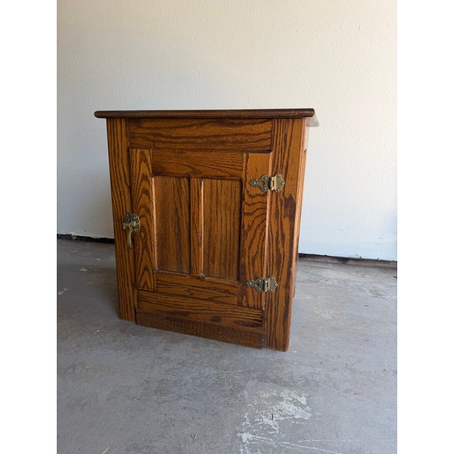 Late 20th Century Vintage Solid Oak Mission Style Cabinet | Arts & Crafts Accent Cabinet For Sale - Image 5 of 5
