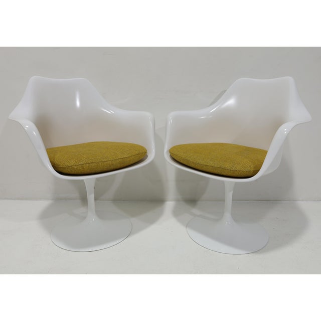 Mid-Century Modern Eero Saarinen for Knoll Tulip Chairs For Sale - Image 3 of 7