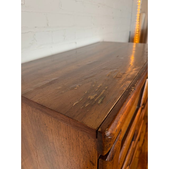 Late 20th Century Vintage Lane Brutalist Highboy 5-Drawer Dresser, Attributed For Sale - Image 5 of 8