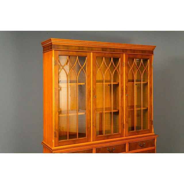 English Style Bookcase in Wood For Sale - Image 6 of 18