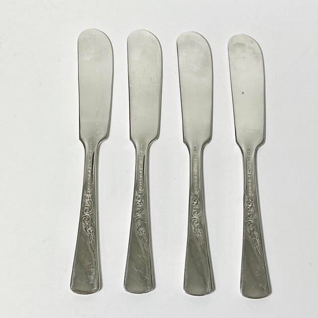 Metal 1970s Vintage Traditional Boho Chic Revelation Silverplate Butter Knife - Set of 4 For Sale - Image 7 of 9