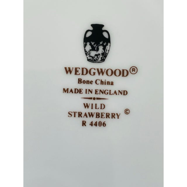 Wedgwood 10 Wedgwood Wild Strawberry Lunch Plates 9" Bone China. England For Sale - Image 4 of 5