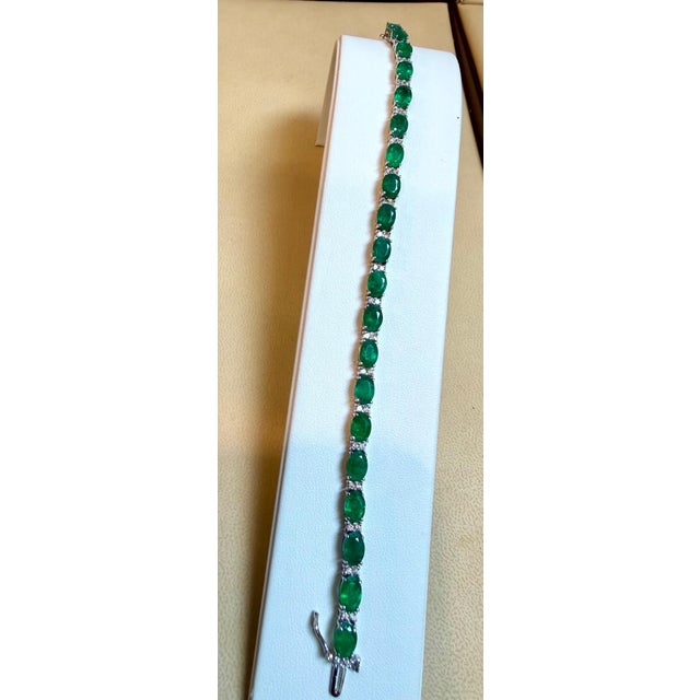 20 Carat Natural Zambian Emerald & 1.2ct Diamond Tennis Bracelet 14 Karat Gold For Sale - Image 11 of 18