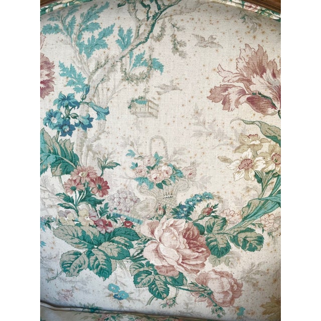 Vintage Pair of Louis XV Style Floral Upholstered Bergère Accent Chairs in English Traditional Style For Sale - Image 15 of 18