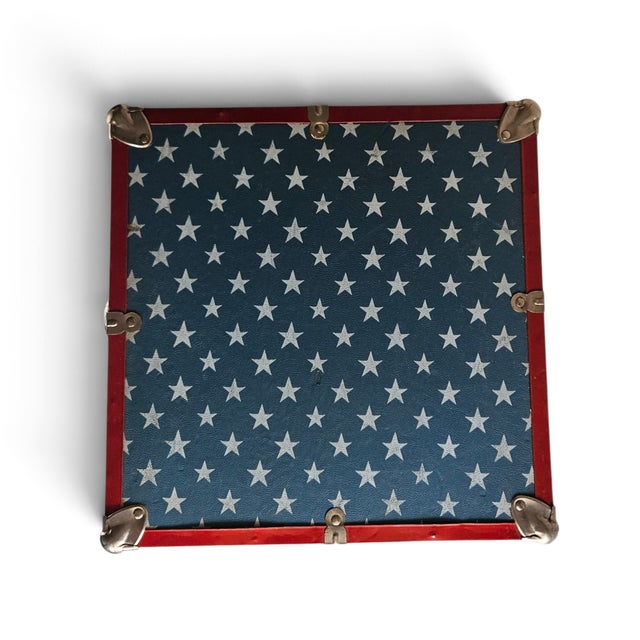 Mid 20th Century Vintage American Flag Patriotic Steamer Trunk W/ Working Key For Sale - Image 5 of 18