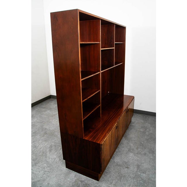 1960s Mid Century Danish Modern Cabinet Brazilian Rosewood Bookshelf Poul Hundevad, Attributed For Sale - Image 5 of 10