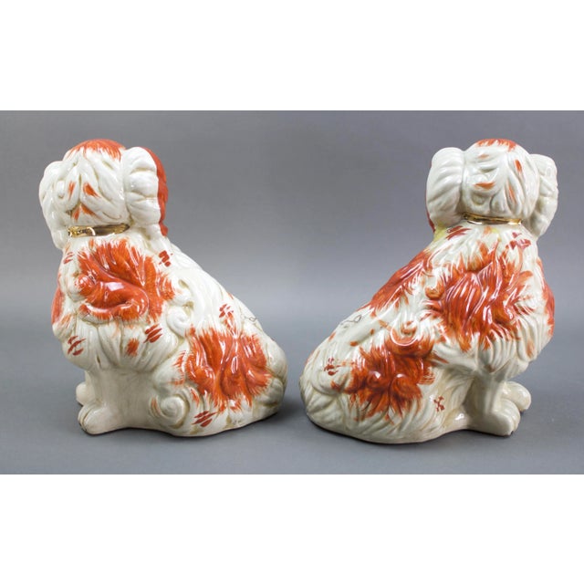 Staffordshire Pair of Mid 20th Century Staffordshire Red & White Ceramic Mantle Spaniel Dogs Figurines For Sale - Image 4 of 9