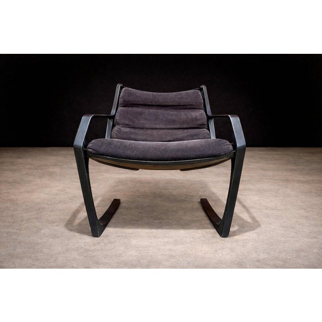 Designed by Jorge Zalszupin, the Commander armchair exemplifies the structural experimentation and formal refinement that...