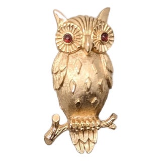 Vintage 1960s Signed Crown Trifari Goldtone Owl Brooch For Sale
