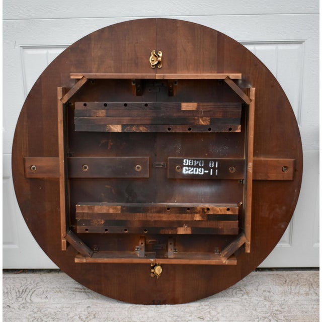 Vintage Ethan Allen Round Queen Anne Style Table - No Leaf For Sale In Philadelphia - Image 6 of 12