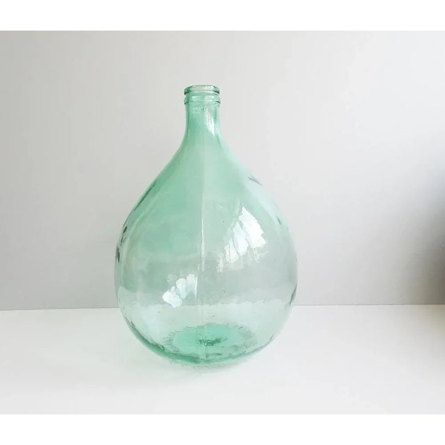 This large glass balloon in light turquoise is a classic French demijohn from the 1950s. Light green / turquoise -colored...